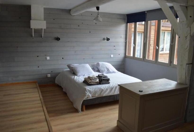 غرفة عائلية, Au Passage Des Grues