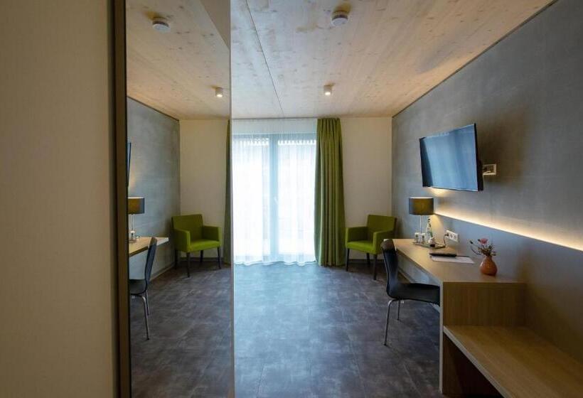 Номер Стандарт, Holzscheiter