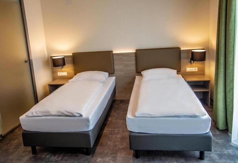 Номер Стандарт, Holzscheiter