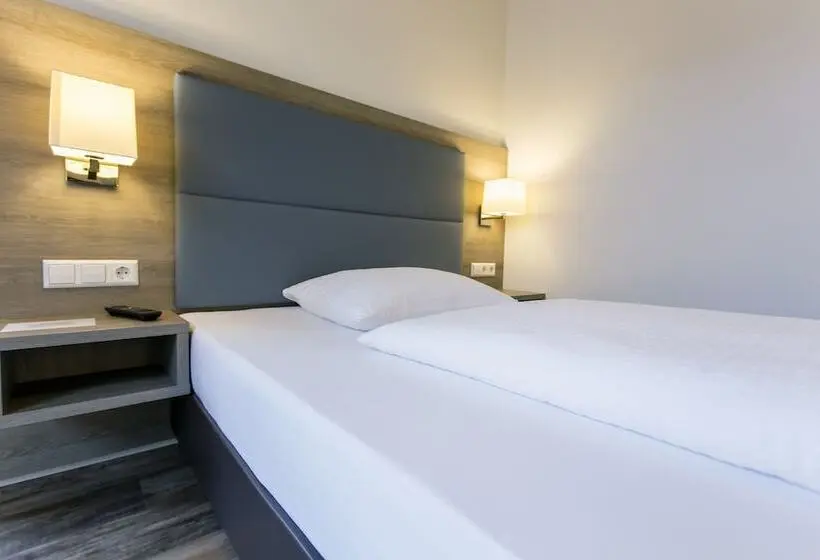 Standard Yhden Hengen Huone, Holzscheiter
