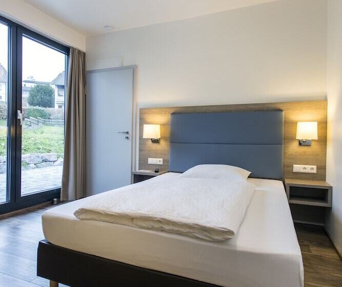 Номер Стандарт Индивидуальный, Holzscheiter