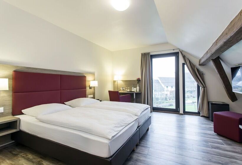 Номер Стандарт, Holzscheiter