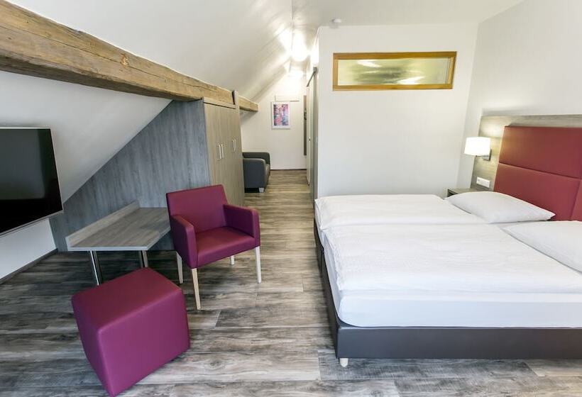 Номер Стандарт, Holzscheiter