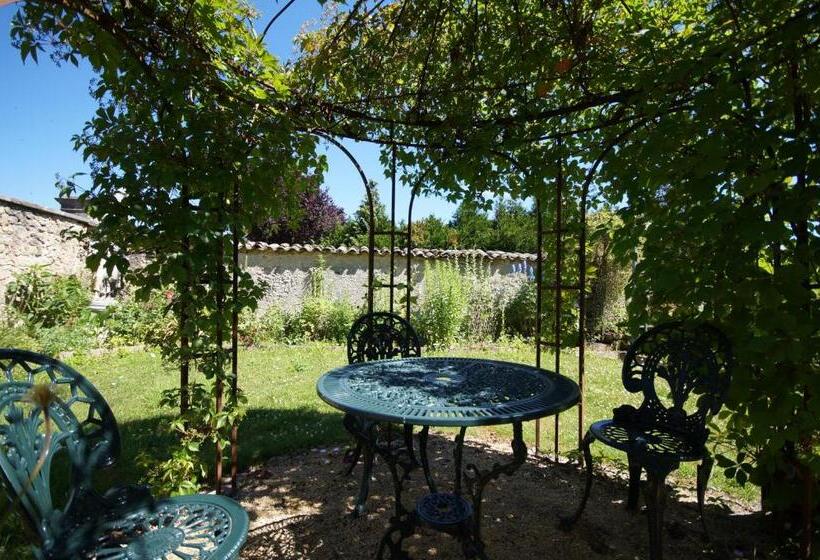 Standard room with outdoor bath, Le Clos Domremy