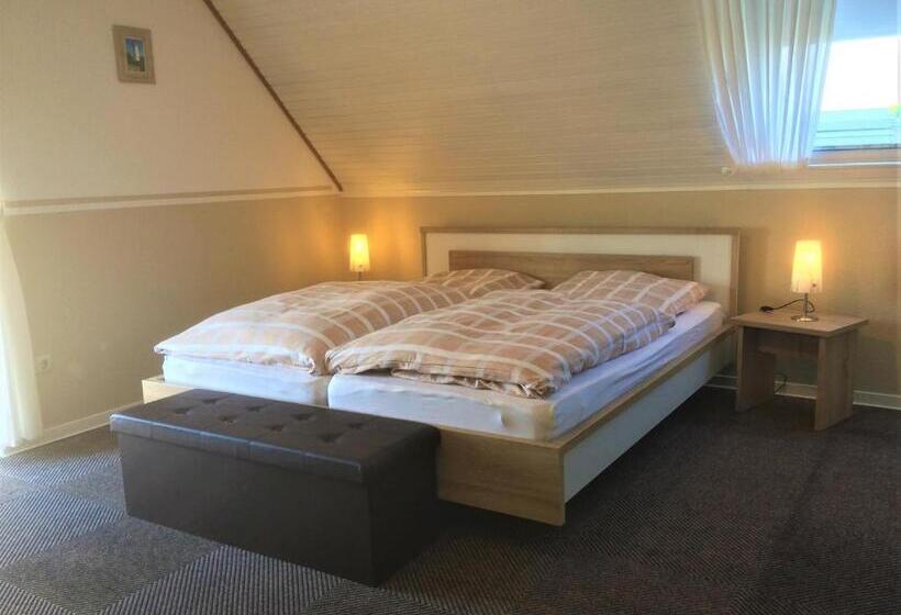 اتاق استاندارد با بالکن, Huus Störtebeker