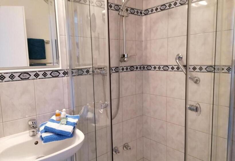 חדר משפחתי, Möven Kieker