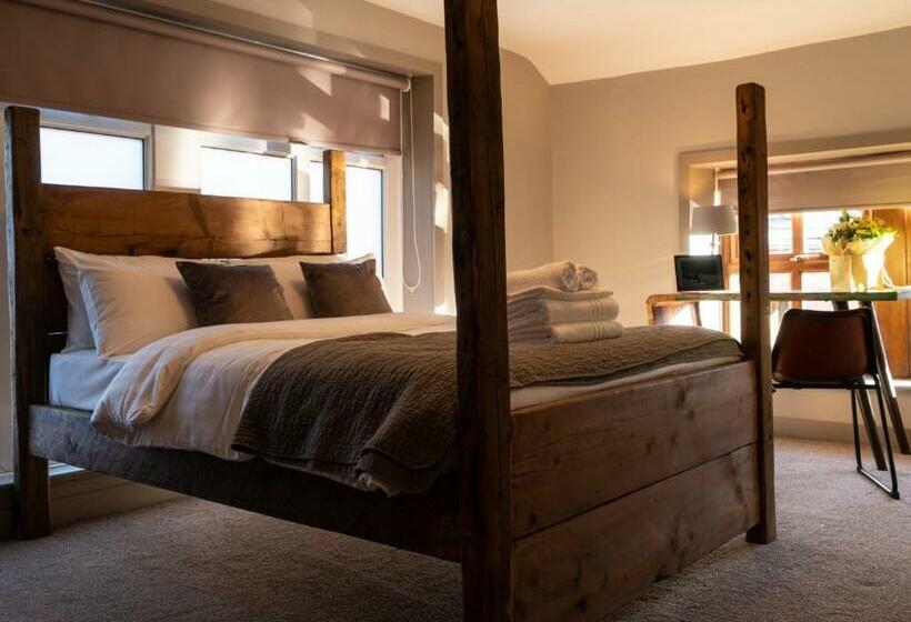 스탠다드 룸, The Lion Pub & Grill