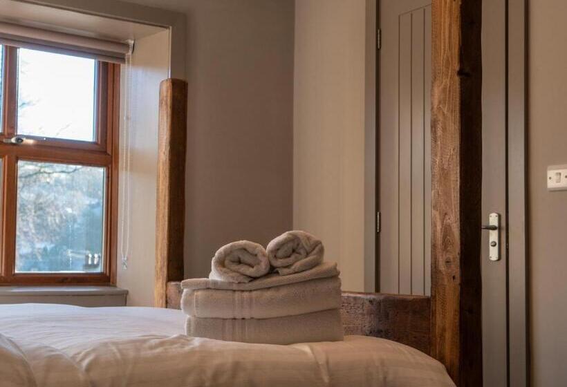 스탠다드 룸, The Lion Pub & Grill