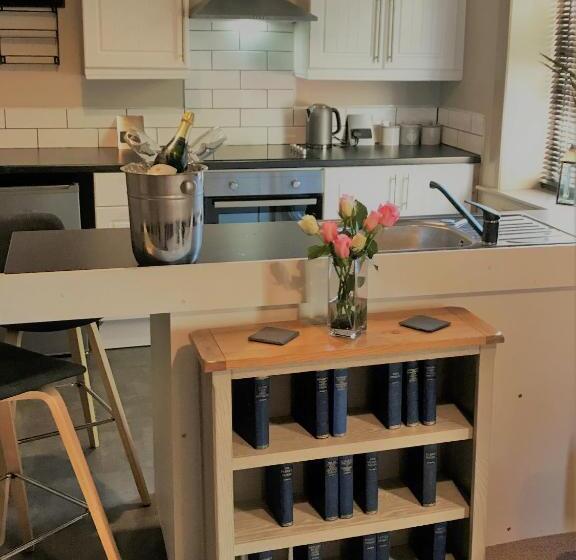 침실 1개 아파트, The Lion Pub & Grill