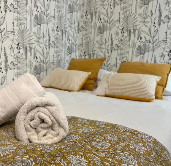 جناح جونيور عائلى, Aux Rochers De L Ocean