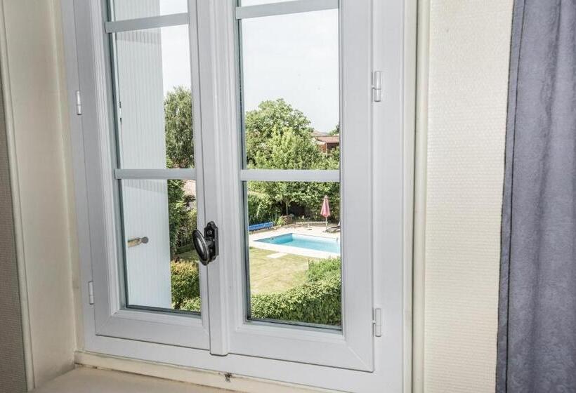 חדר קומפורט לשלושה, Les Tuileries De Chanteloup