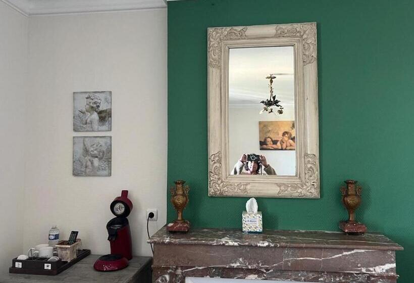 חדר קומפורט לשלושה, Les Tuileries De Chanteloup