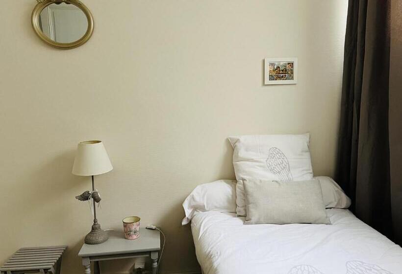 חדר קומפורט לשלושה, Les Tuileries De Chanteloup