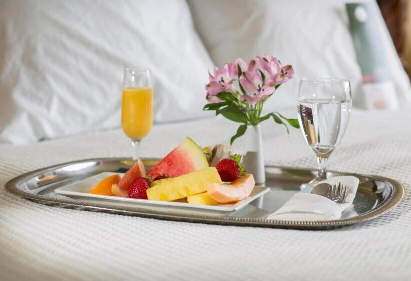 جناح إدارى, Carnegie Hotel & Spa