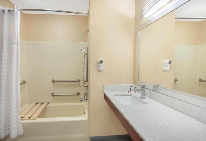 غرفة قياسية لذوى الاحتياجات الخاصة, Baymont By Wyndham Greenwood