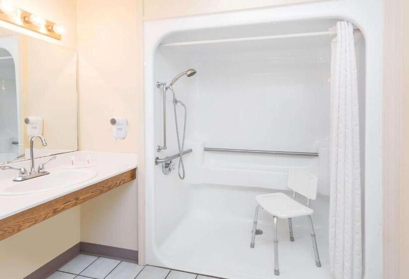 غرفة قياسية سرير كينج لذوى الإحتياجات الخاصة, Baymont By Wyndham Greenwood