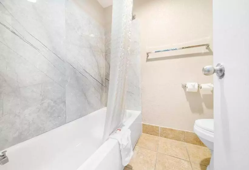 اتاق استاندارد با تخت بزرگ, Baymont By Wyndham Muncie Near Ball State University