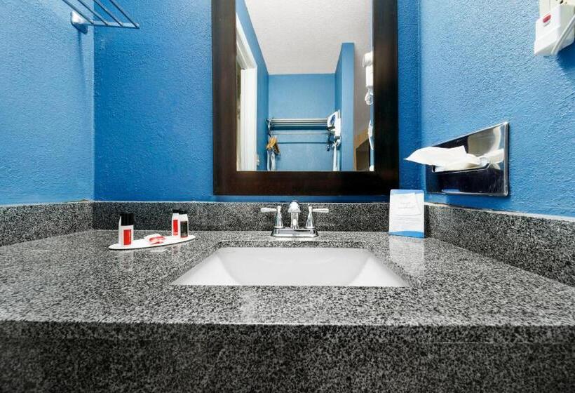 غرفة قياسية سرير كينج, Baymont By Wyndham Muncie Near Ball State University