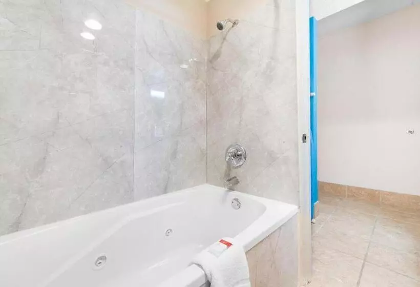 سوئیت با تخت بزرگ, Baymont By Wyndham Muncie Near Ball State University