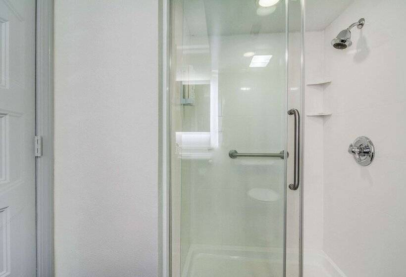 Номер Стандарт 2 Двуспальные Кровати, Clarion Pointe Wake Forest   Raleigh North