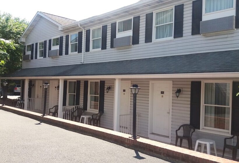 غرفه قياسيه سريرين مزدوجين, Inn At Cemetery Hill