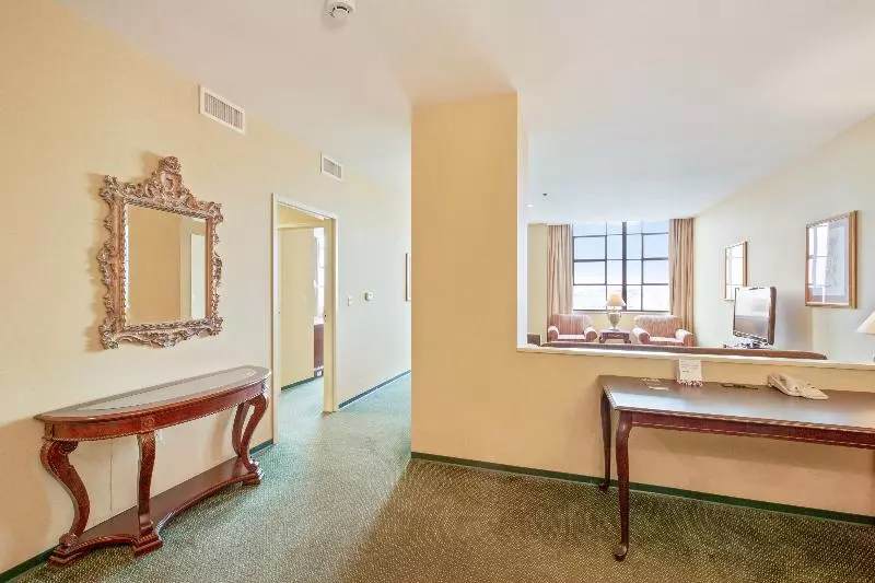 سوییت, OYO St Louis Downtown City Center MO