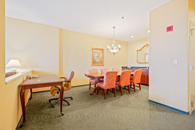 جناح, OYO St Louis Downtown City Center MO