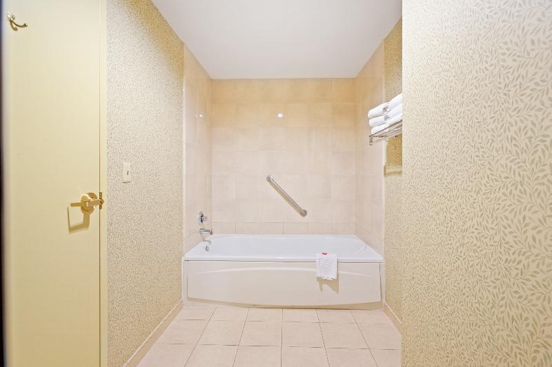 جناح, OYO St Louis Downtown City Center MO