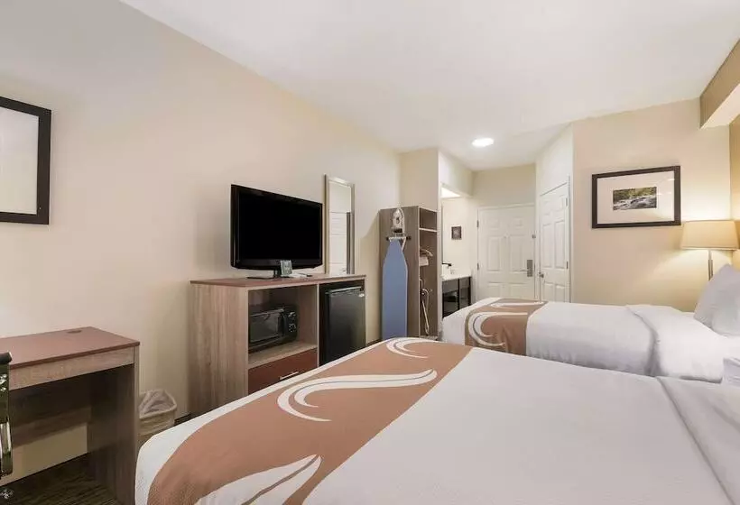 ２ダブルベッドのスタンダードルーム, Quality Inn Alcoa Knoxville
