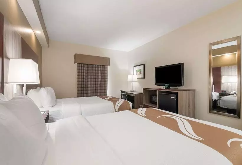 ２ダブルベッドのスタンダードルーム, Quality Inn Alcoa Knoxville