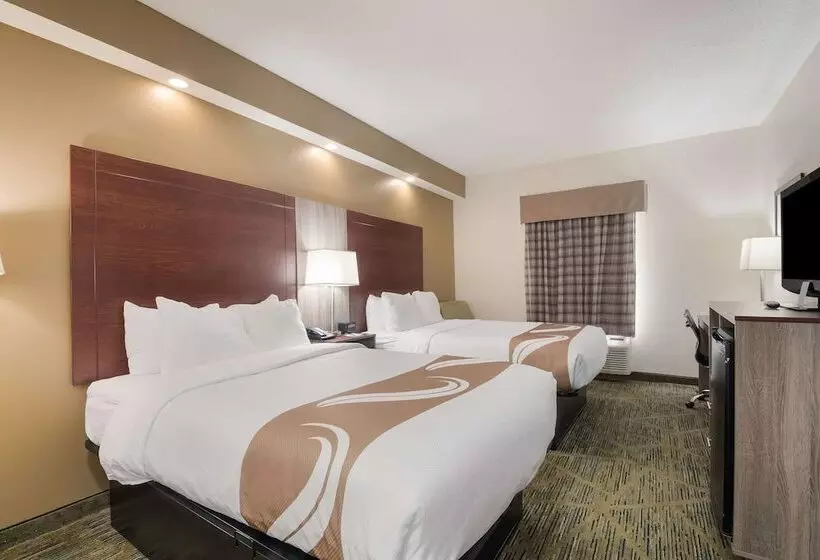 ２ダブルベッドのスタンダードルーム, Quality Inn Alcoa Knoxville