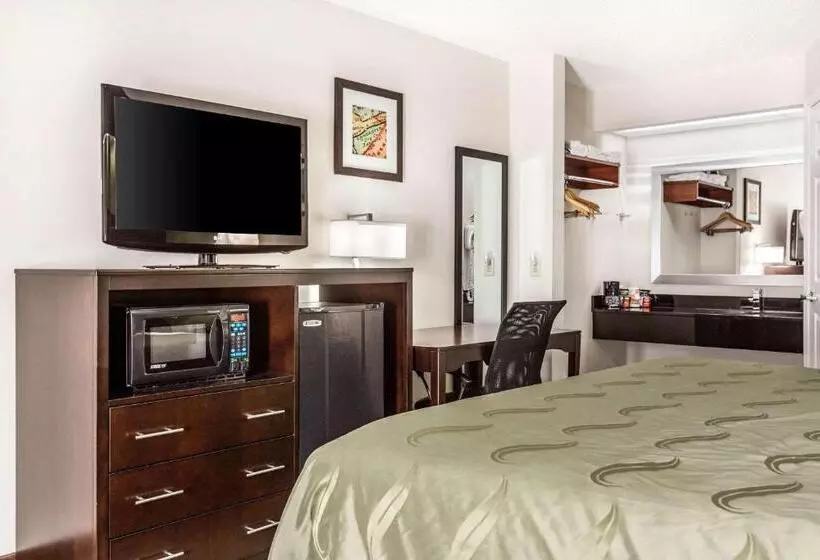 キングサイズベッドのスタンダードルーム, Quality Inn Lancaster