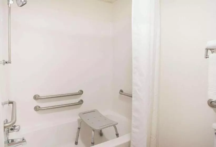 キングサイズベッドのスタンダードルーム, Super 8 By Wyndham Monmouth Il