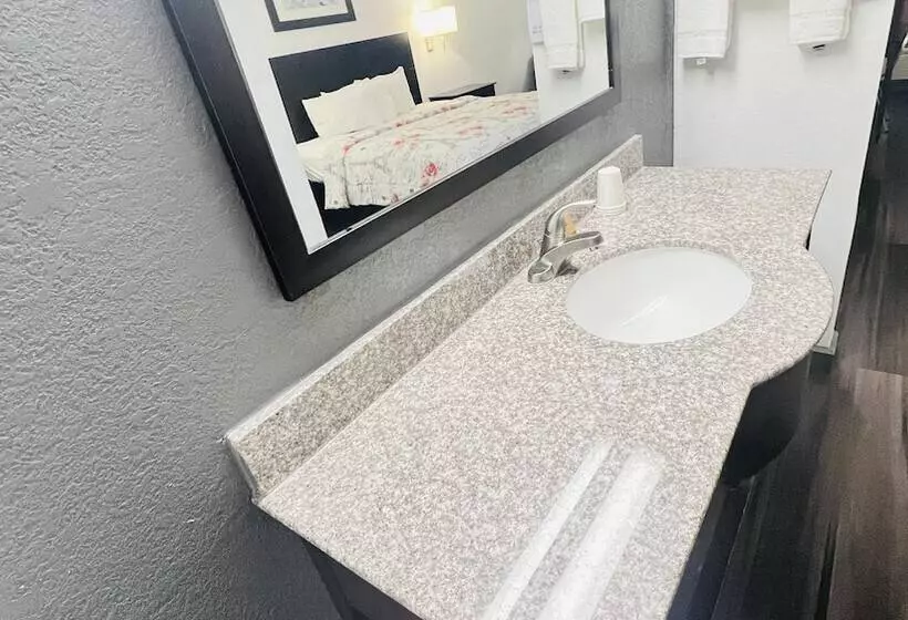 キングサイズベッドのスタンダードルーム, Americas Best Value Inn Pinckneyville
