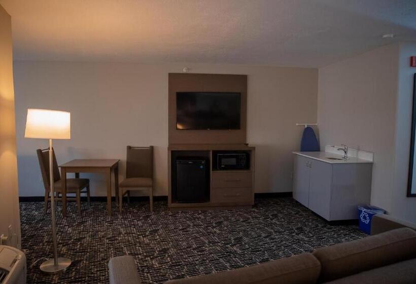 Suite King Size Bed, Clarion Pointe Indianapolis Airport