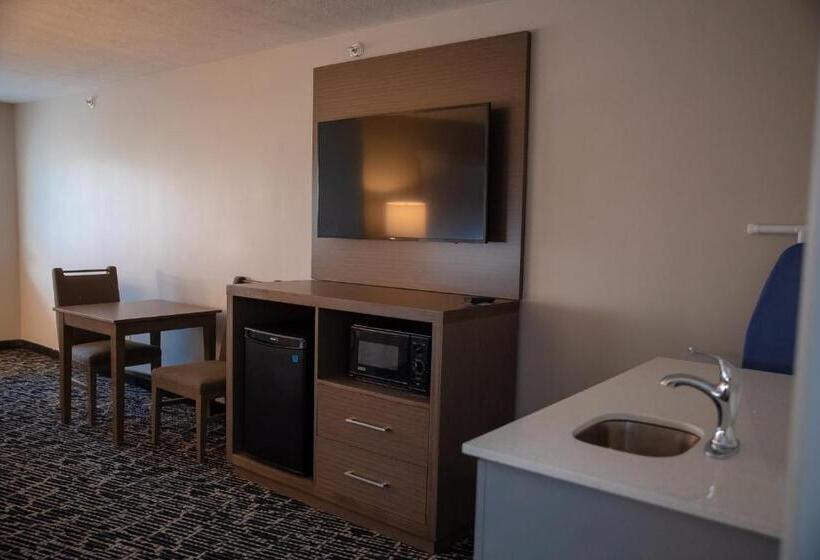 Suite King Size Bed, Clarion Pointe Indianapolis Airport