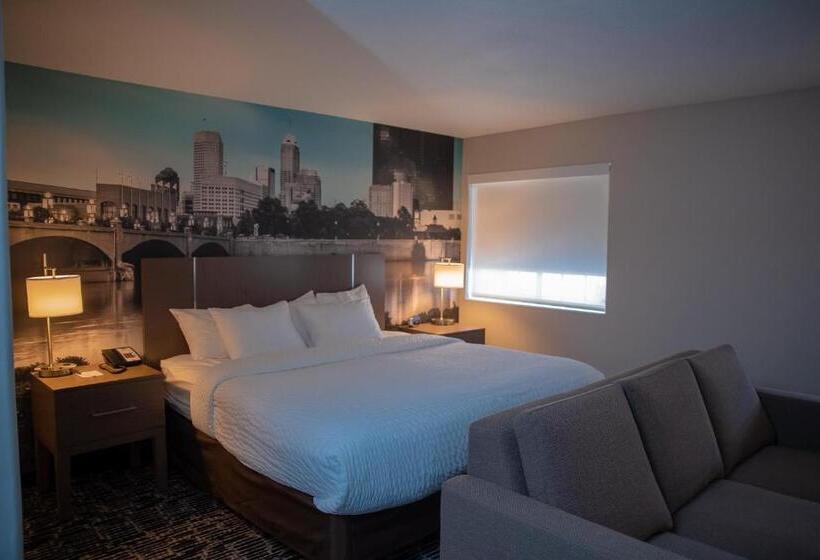 Suite King Size Bed, Clarion Pointe Indianapolis Airport