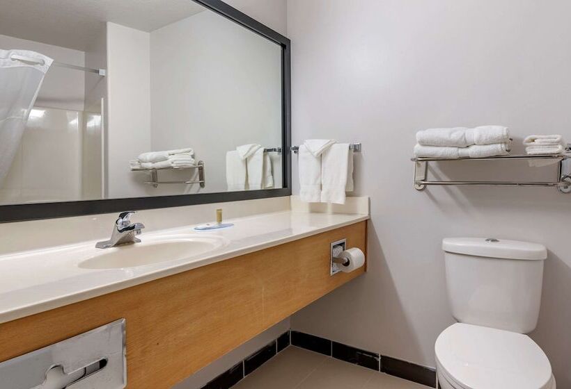 Lakosztály, Clarion Pointe Indianapolis Airport