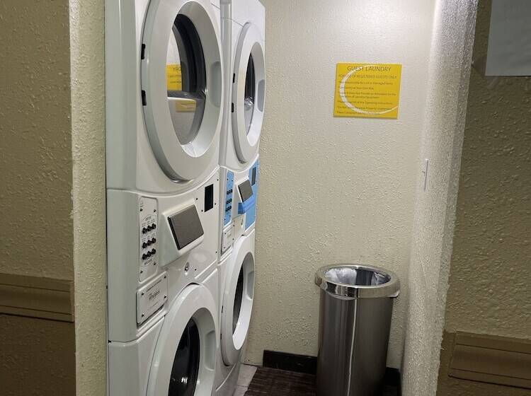 חדר ביזנס, Super 8 By Wyndham Bismarck