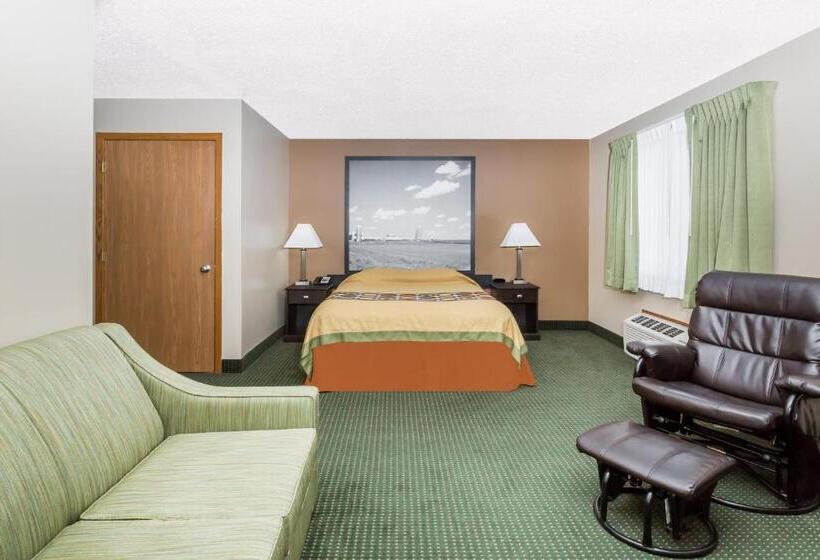 Люкс, Super 8 By Wyndham Jefferson