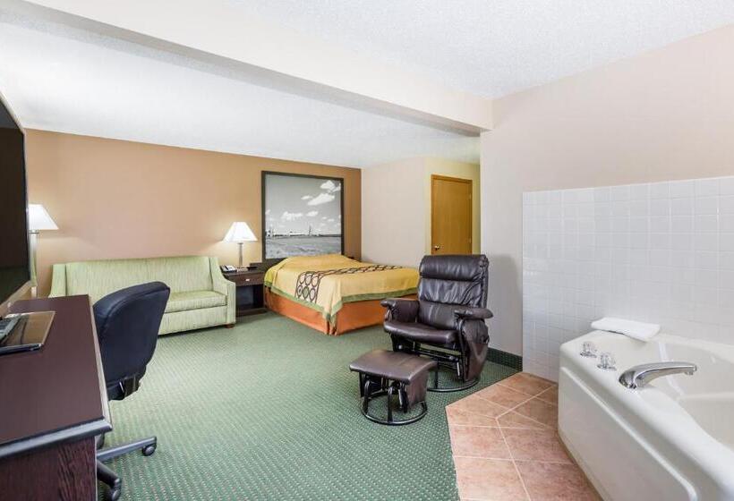 Люкс Superior, Super 8 By Wyndham Jefferson