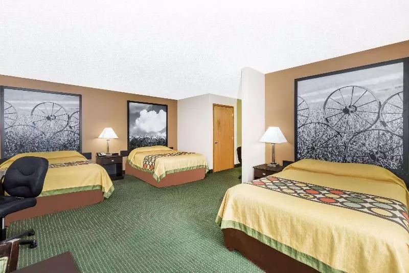 スイート, Super 8 By Wyndham Jefferson