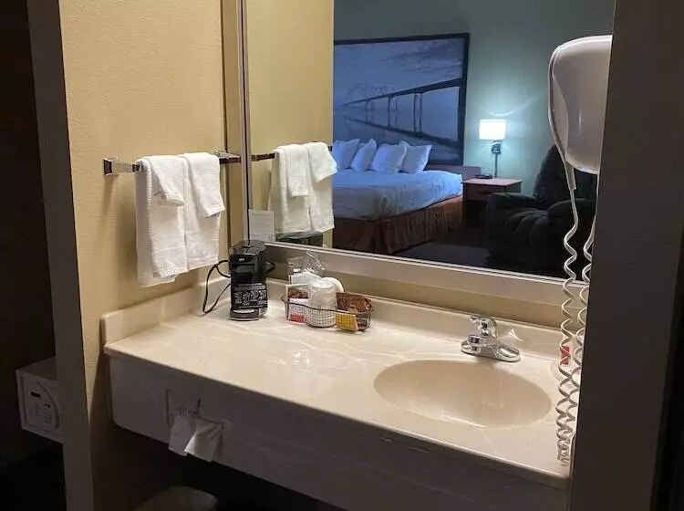 身障者適用キングサイズベッドルーム, Eagle Ridge Inn