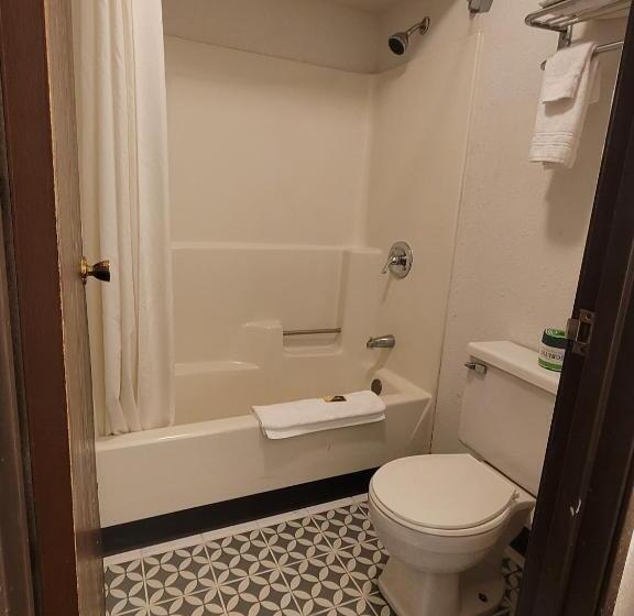 غرفه قياسيه سريرين مزدوجين, Super 8 By Wyndham Newcomerstown