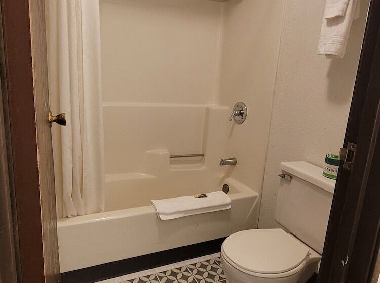 غرفه قياسيه سريرين مزدوجين, Super 8 By Wyndham Newcomerstown