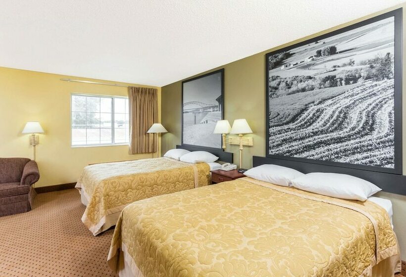 带2个双人床的标准工作室, Super 8 By Wyndham Osage