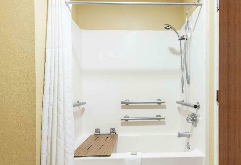 חדר סטנדרט מותאם לאדם עם מוגבלויות, Super 8 By Wyndham Prince Frederick