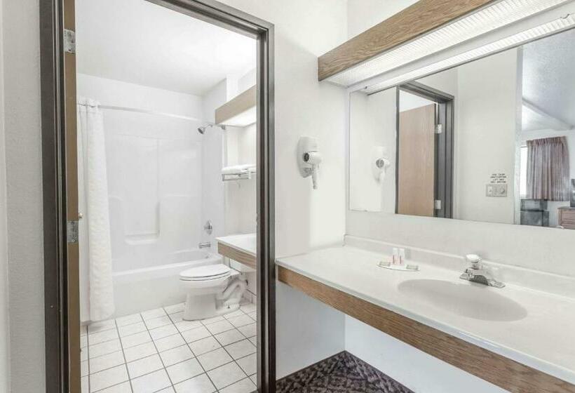 סוויטה דלוקס, Super 8 By Wyndham Prince Frederick