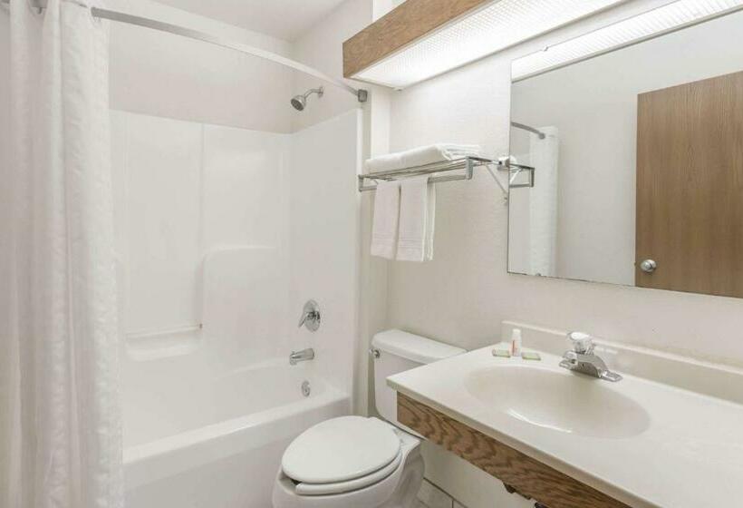 חדר סטנדרט עם מיטת קינג, Super 8 By Wyndham Prince Frederick