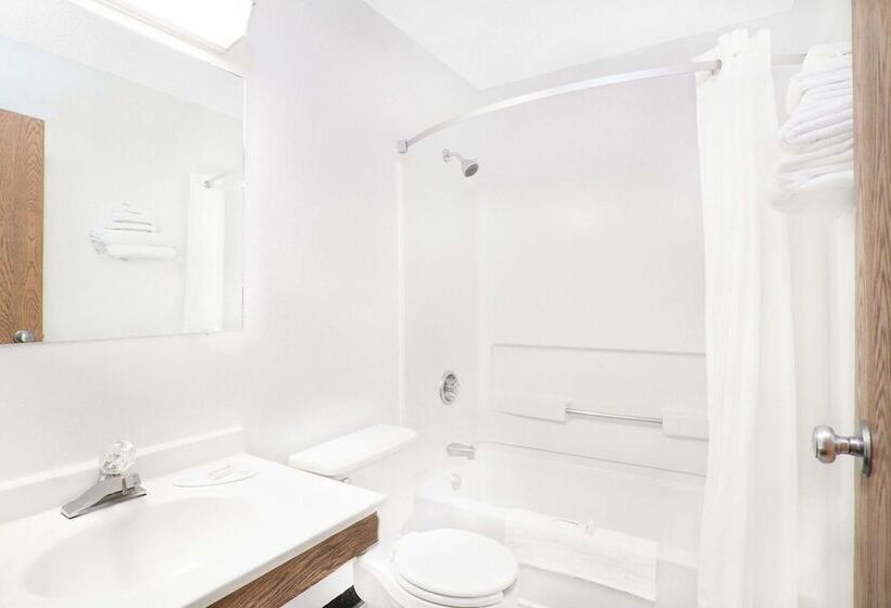 2ダブルベッドのスタンダードルーム, Super 8 By Wyndham Queensbury Glen Falls, Lake George Area